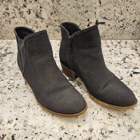 Kensie gray zip up ankle boots...size 8 - Picture 3 of 7
